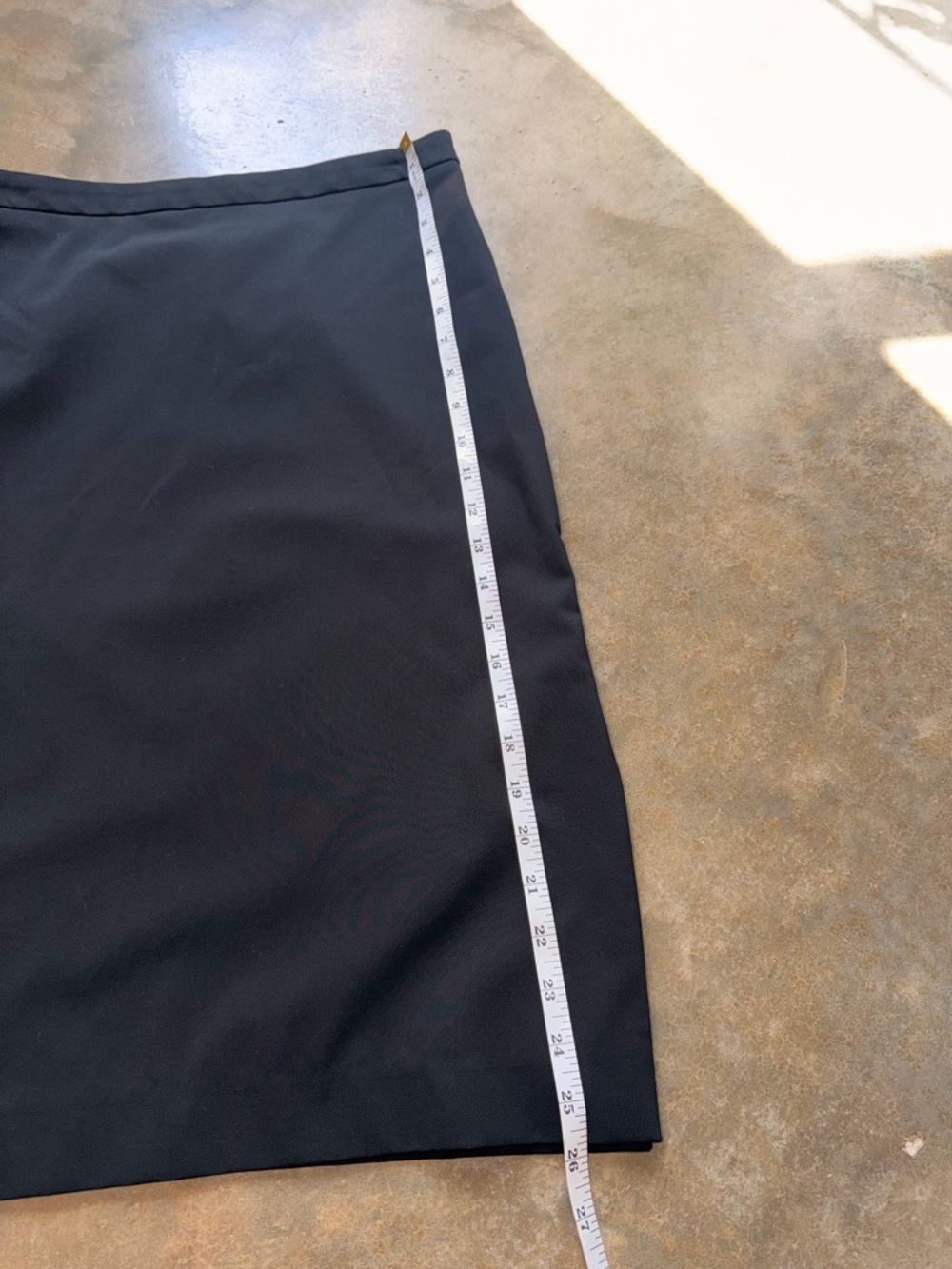 Banana Republic Black Pencil Skirt - Size 6 - Picture 6 of 11